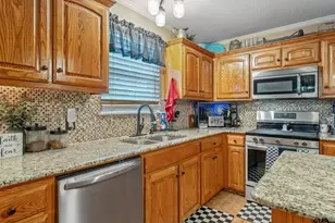 328 County Rd 4220, Jacksonville, TX 75766 - Photo 15