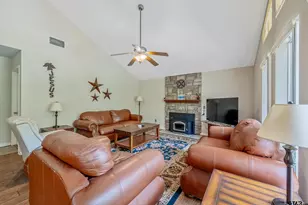 563 Branding Iron Ln, Holly Lake Ranch, TX 75765 - Photo 5