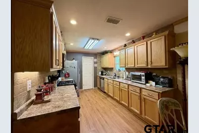 313 S Pecan St, White Oak, TX 75693 - Photo 17