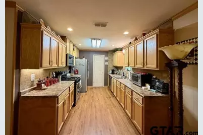 313 S Pecan St, White Oak, TX 75693 - Photo 19
