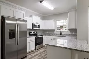 106 Royal St, Gilmer, TX 75645 - Photo 11