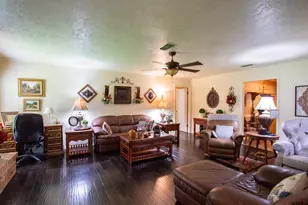 1011 Camille Dr, Longview, TX 75605 - Photo 9