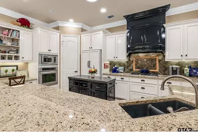 2216 Thornwood, Tyler, TX 75703 - Photo 7