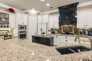2216 Thornwood, Tyler, TX 75703 - Photo 7