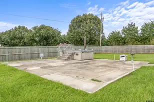 200 Saint Andrews Dr, Palestine, TX 75803 - Photo 11