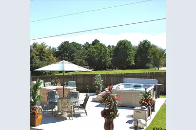 200 Saint Andrews Dr, Palestine, TX 75803 - Photo 13