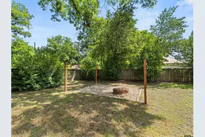 701 N Montgomery St, Gilmer, TX 75644 - Photo 25