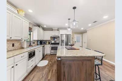 701 N Montgomery St, Gilmer, TX 75644 - Photo 17