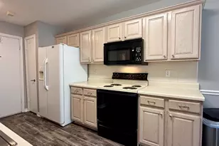 5401 Hollytree Dr, Tyler, TX 75703 - Photo 9