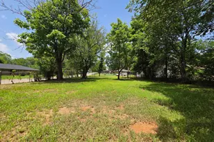 250 Cedar St, Jacksonville, TX 75766 - Photo 1