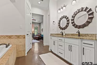 1647 E Mountain Street S, Longview, TX 75604 - Photo 19