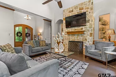 1647 E Mountain Street S, Longview, TX 75604 - Photo 7