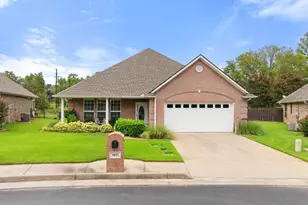 1837 Hollylake Cir, Tyler, TX 75703 - Photo 1