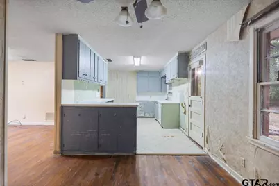 2105 Glenbrook Dr., Tyler, TX 75701 - Photo 7