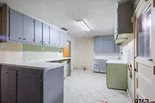 2105 Glenbrook Dr, Tyler, TX 75701 - Photo 9