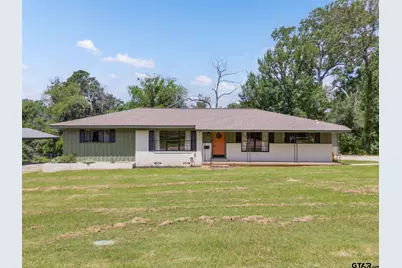 137 Gardner Dr, Palestine, TX 75803 - Photo 1