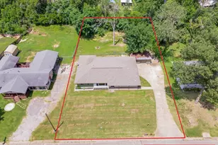 137 Gardner Dr, Palestine, TX 75803 - Photo 3