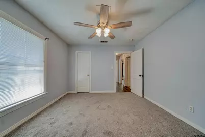 102 E Pirate Ave, Longview, TX 75604 - Photo 17