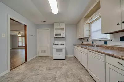 102 E Pirate Ave, Longview, TX 75604 - Photo 7