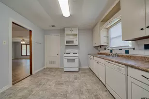 102 E Pirate Ave, Longview, TX 75604 - Photo 7