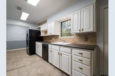 300 Robert E. Lee, Tyler, TX 75703 - Photo 13