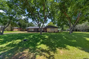 2425 Liveoak St, Jacksonville, TX 75766 - Photo 1