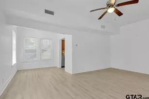 831 W Houston St, Tyler, TX 75702 - Photo 9