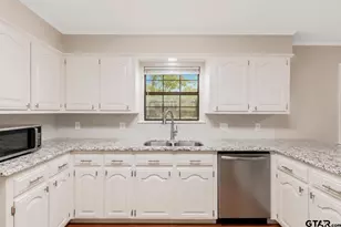 817 Howard St, Jacksonville, TX 75766 - Photo 25