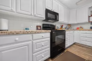 2401 Lake Park Ln, Jacksonville, TX 75766 - Photo 17