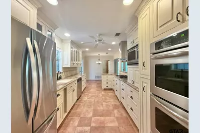 3308 Moss, Tyler, TX 75707 - Photo 7