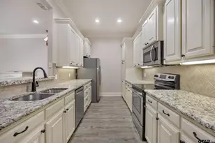 2431 Homestead Ln, Tyler, TX 75701 - Photo 9