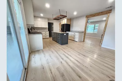 211 Betts, Lindale, TX 75771 - Photo 11