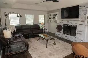 805 Elaine Dr, Tyler, TX 75703 - Photo 3