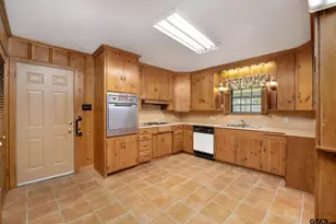 909 Woodlawn, Kilgore, TX 75662 - Photo 7