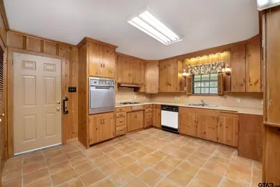 909 Woodlawn, Kilgore, TX 75662 - Photo 7