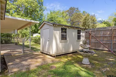 909 Woodlawn, Kilgore, TX 75662 - Photo 33