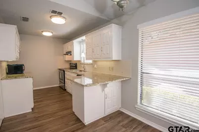 5823 Hollytree, Tyler, TX 75703 - Photo 15