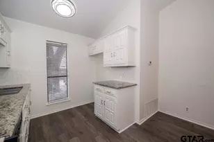 5901 Hollytree, Tyler, TX 75703 - Photo 9