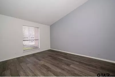 5901 Hollytree, Tyler, TX 75703 - Photo 11