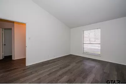 5901 Hollytree, Tyler, TX 75703 - Photo 13