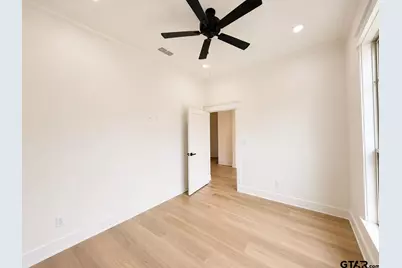 19421 Cedarpark Pl, Lindale, TX 75771 - Photo 9