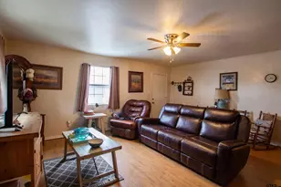404 Holiday Village Dr, Quitman, TX 75783 - Photo 3