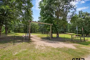 2226 Holly Rd, Gilmer, TX 75644 - Photo 5