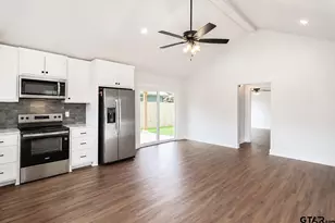 421 S Bonner St, Jacksonville, TX 75766 - Photo 9
