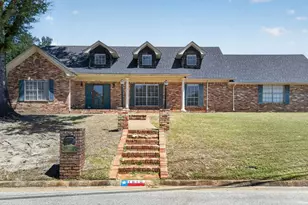 1610 Meadowhill Dr, Jacksonville, TX 75766 - Photo 1