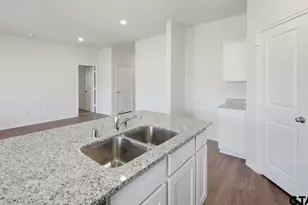 1944 Freeman St, Tyler, TX 75704 - Photo 7