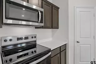 1933 Freeman St, Tyler, TX 75704 - Photo 5