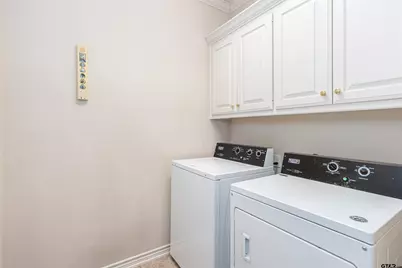 1911 Hollyglen, Tyler, TX 75703 - Photo 19
