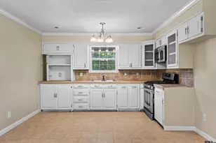 118 Hillcrest Dr, Palestine, TX 75801 - Photo 9