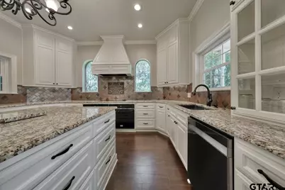 1881 Valley View Lane, Tyler, TX 75703 - Photo 15